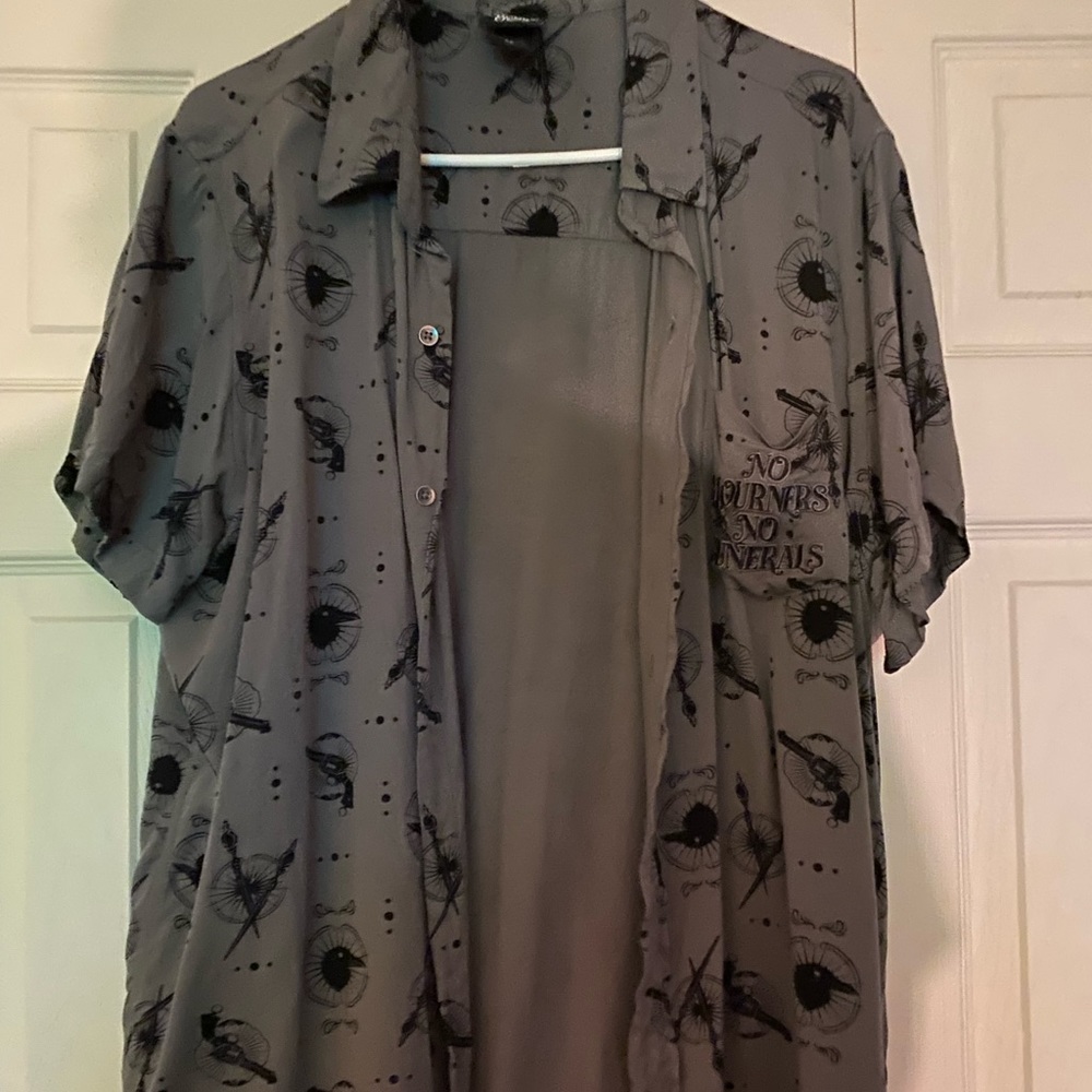 Hot topic button up
